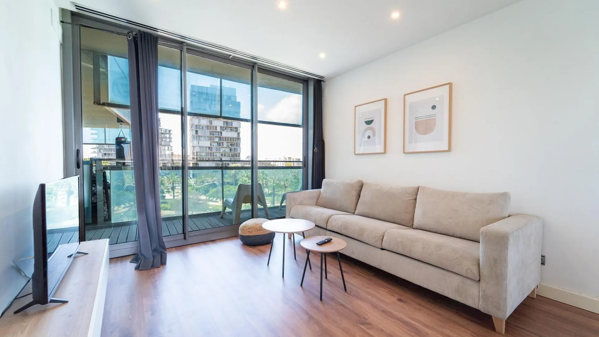 ברצלונה Unique Rentals-Seafront Luxe Suites דירה