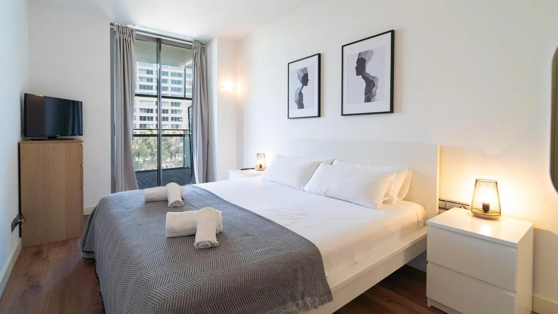 ברצלונה Unique Rentals-Seafront Luxe Suites דירה