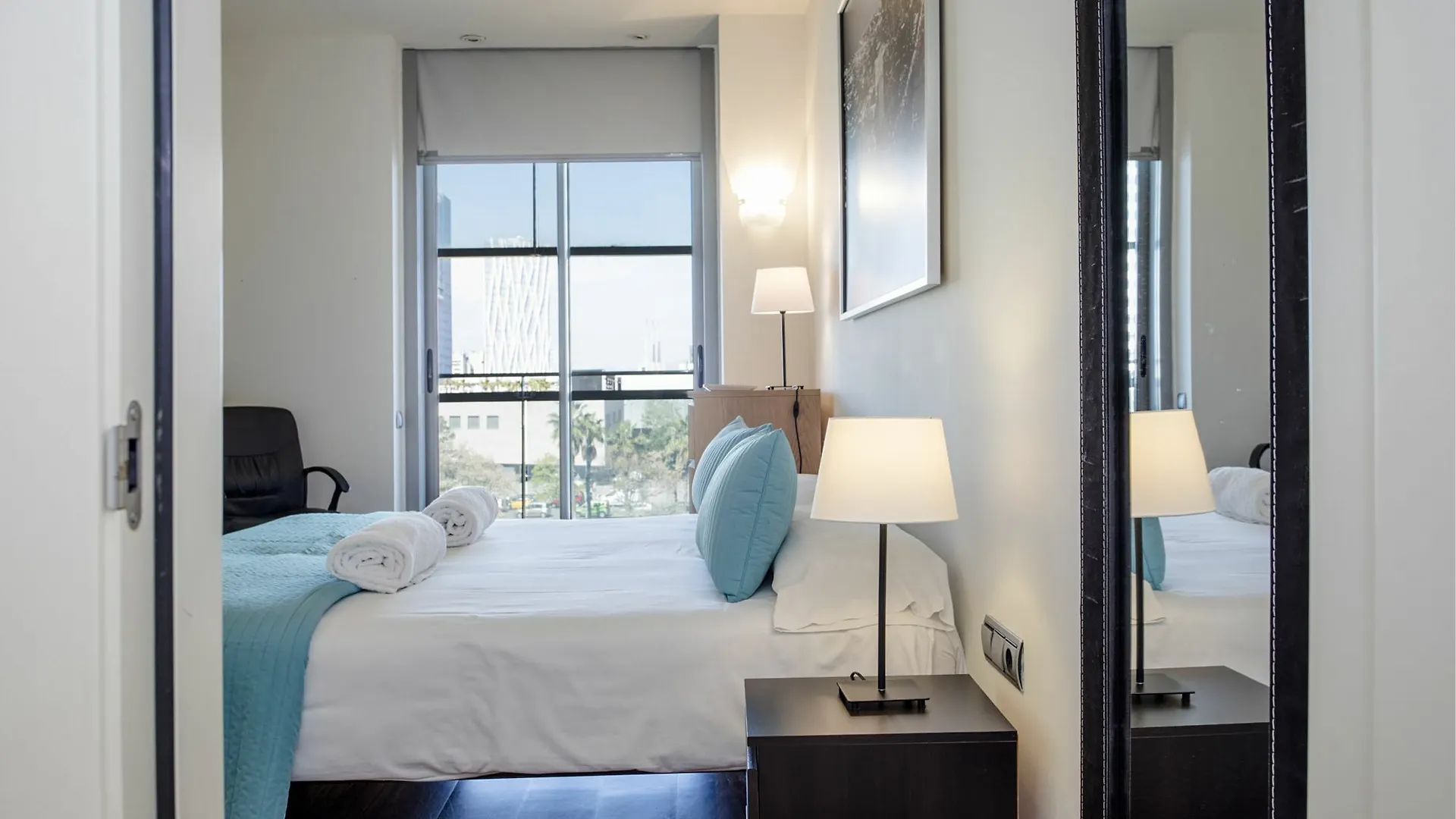 ברצלונה Unique Rentals-Seafront Luxe Suites 0*,