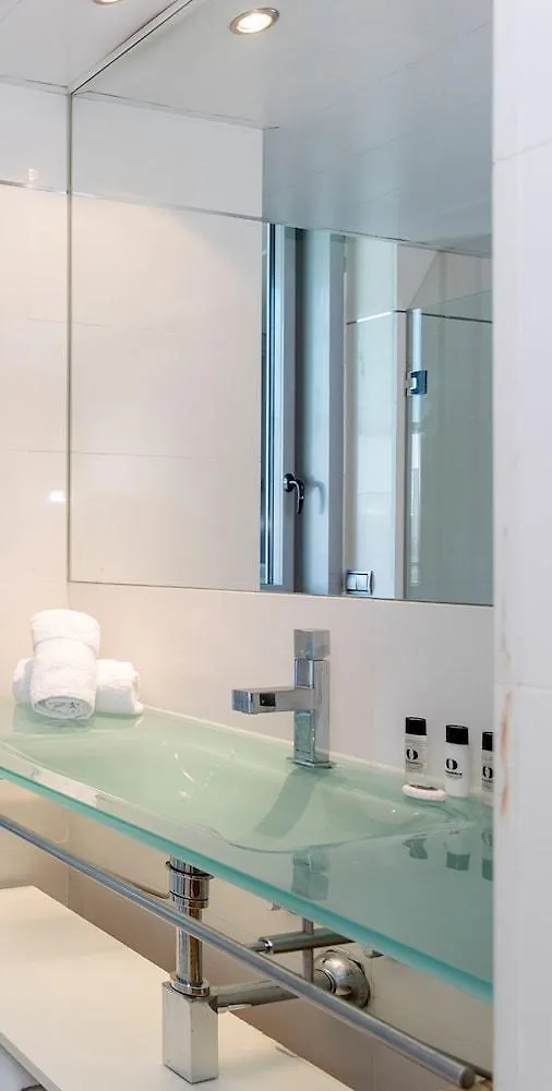 ברצלונה Unique Rentals-Seafront Luxe Suites ספרד