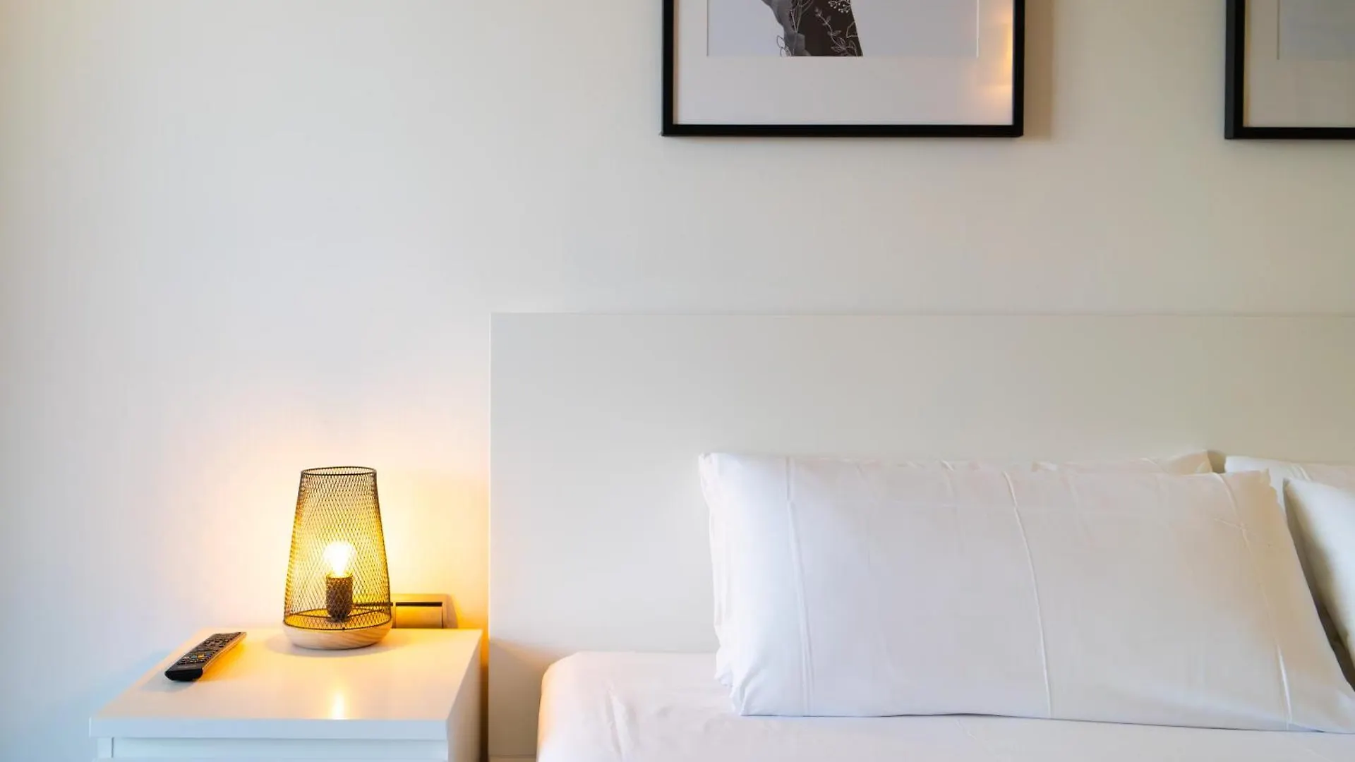 Unique Rentals-Seafront Luxe Suites Barcellona 0*,  Spagna